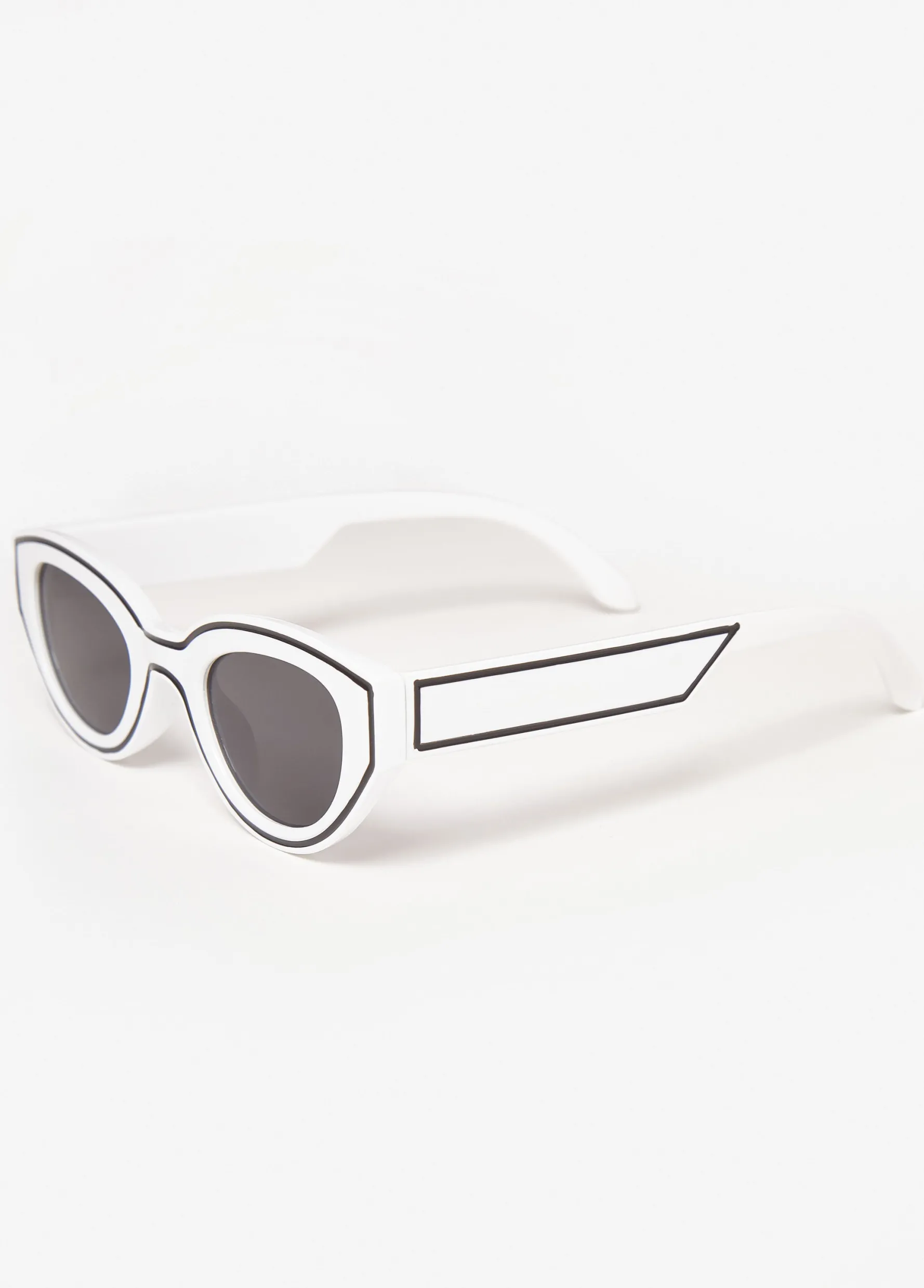 Discount Ashley Stewart Outlined Cat Eye Sunglasses White